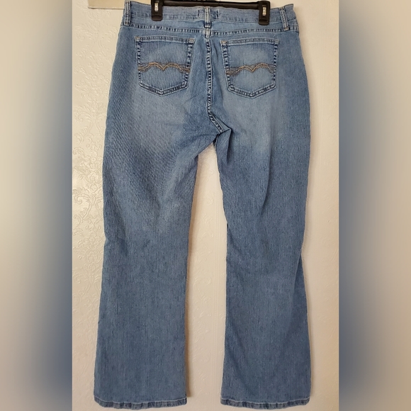 Women's Wranglers Jeans Size 14 X 32 - Picture 9 of 11